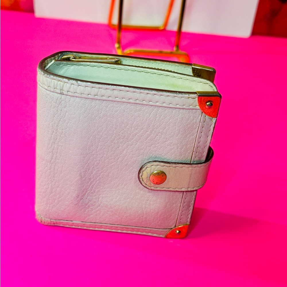 Louis Vuitton cream leather with red line and gold metal lining compact Walle - Picture 12 of 15